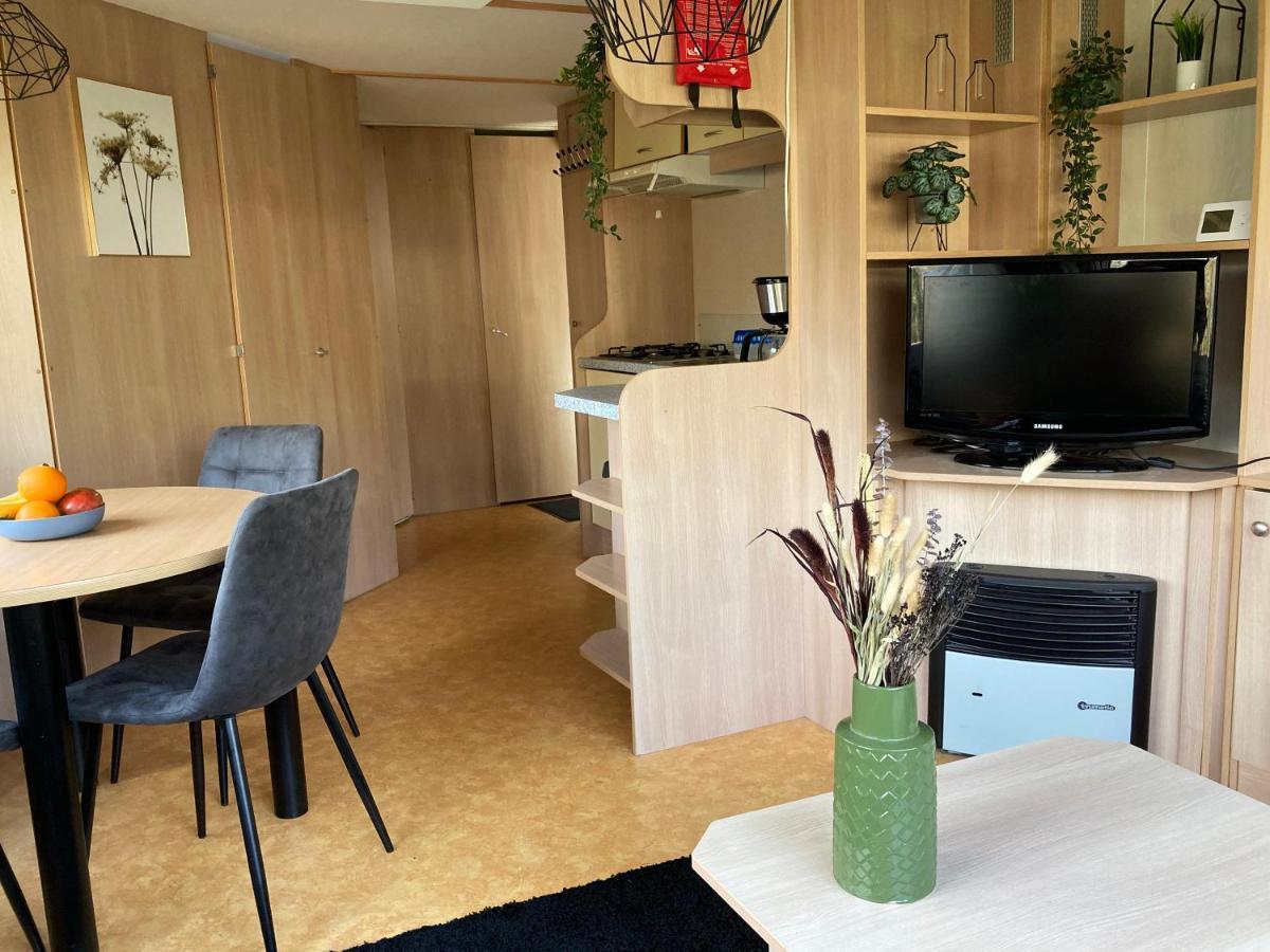 הוילה Chalet 'T Rijsterbos Op Camping Met Zwembad! מראה חיצוני תמונה
