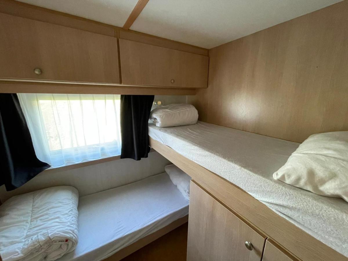 הוילה Chalet 'T Rijsterbos Op Camping Met Zwembad! מראה חיצוני תמונה
